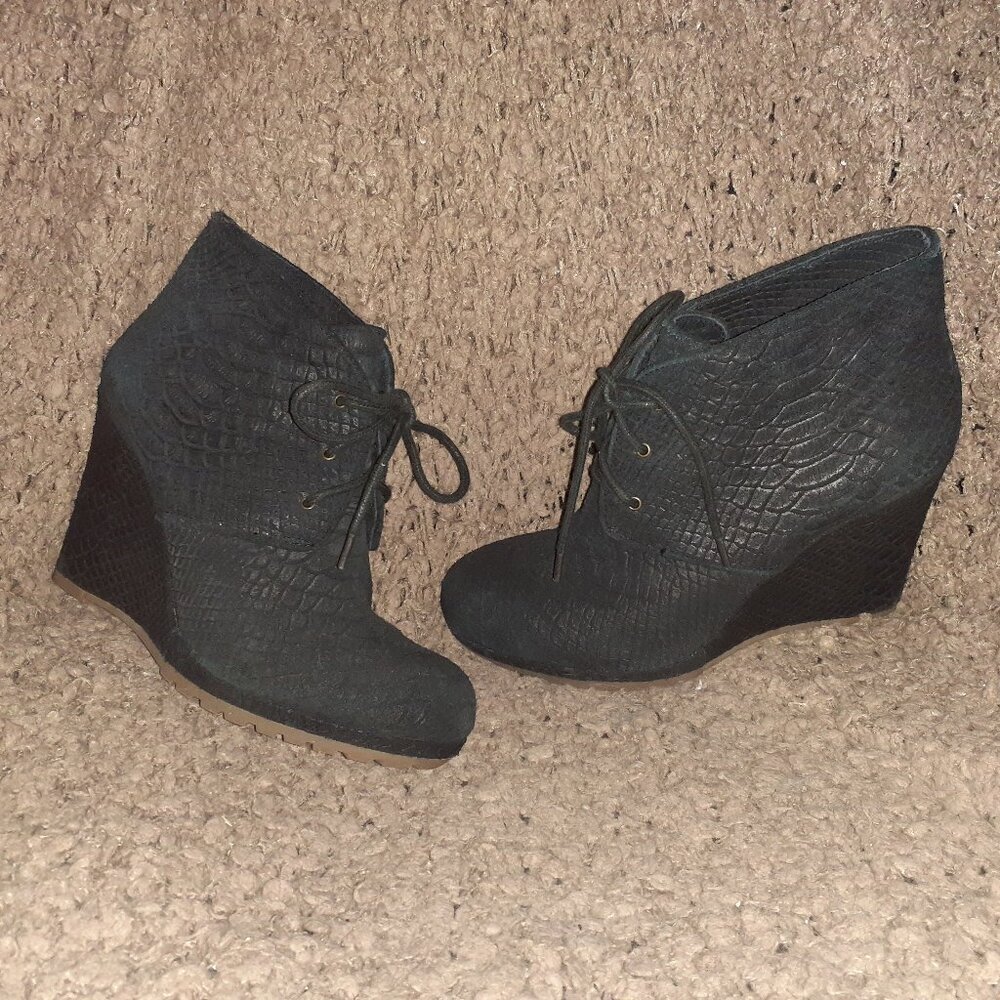 ROSEGOLD BRAND-Snakeskin Textured Black Suede Wedge Booties-Sz 37.5-Near Mint